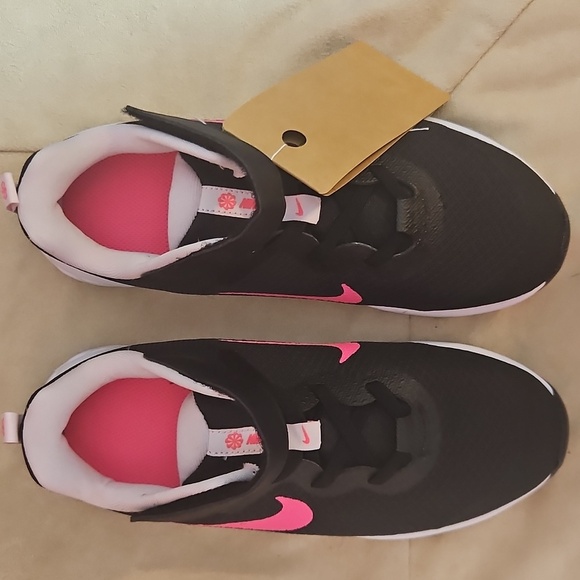 Nike Black and Pink Kids' Sneakers - Picture 7 of 7